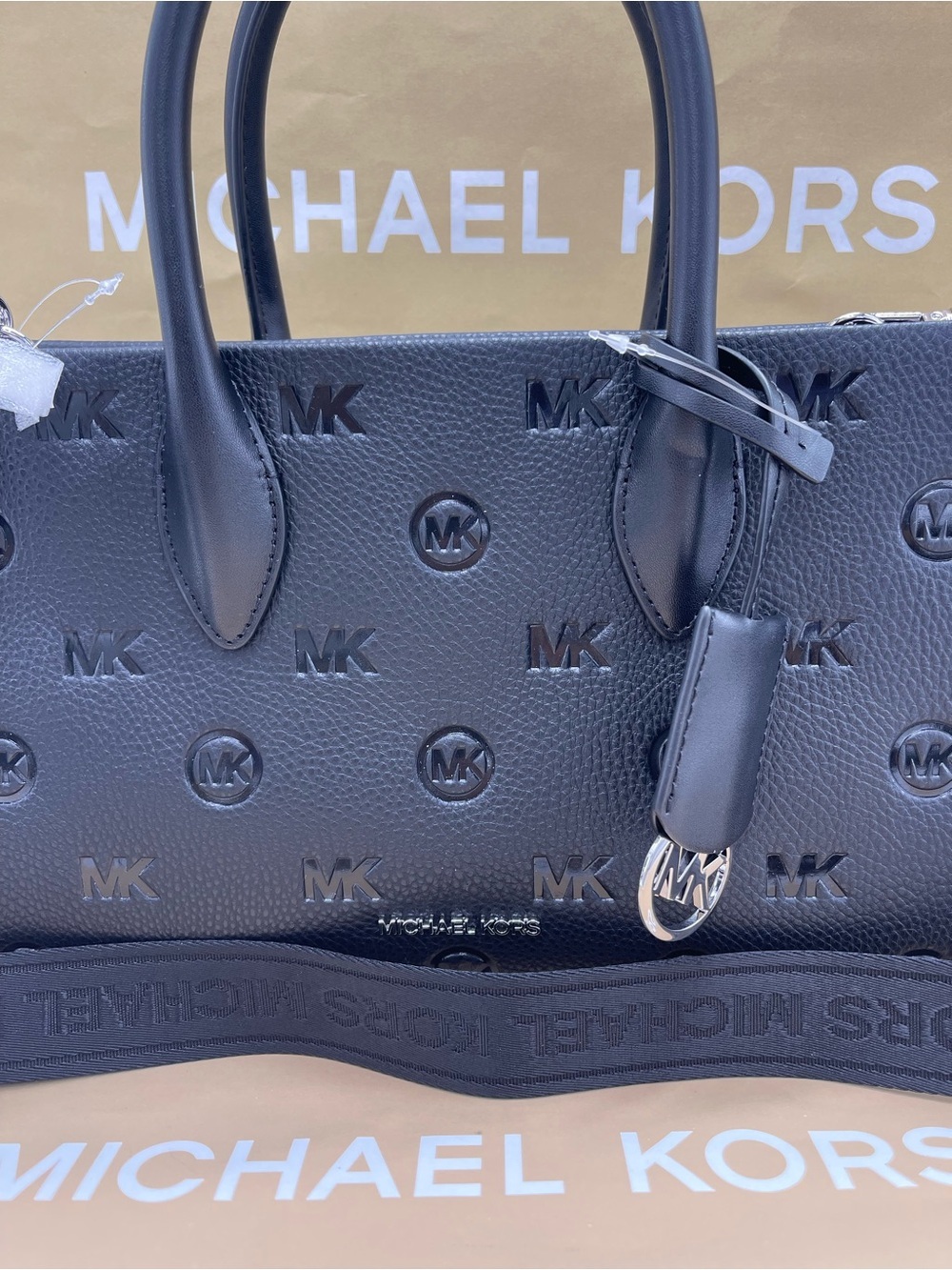 MICHAEL KORS Mirella Md Logo Debossed Satchel Shoulder Tote Crossbody
Black
NWT - Picture 12 of 16